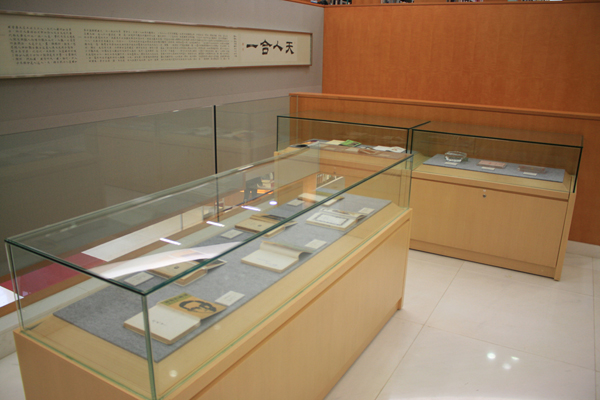 Exhibition on Literary Works of Yu Kwang Chung 余光中著作展